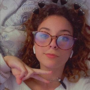 Meet your Posher, Olivia